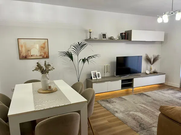Piso en Calle Poeta José Agustín Goytisolo, 12, Casas Verdes, Casas Verdes - Foto 1