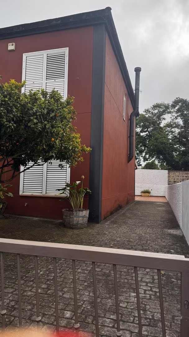 Casa adosada en  Calle los Sabandeños 4