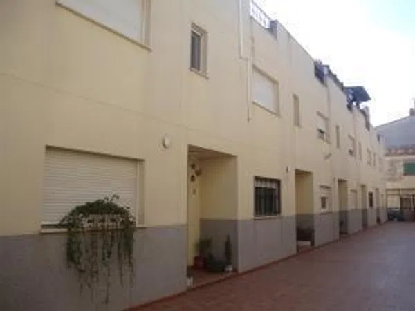 Chalet adosado en Calle alcublas, 2 - Foto 1