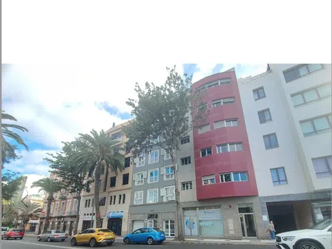 Piso en avenida Primero de Mayo, 61