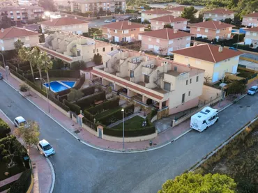 Casa adosada en  Carrer de Miquel Martí i Pol 2 - Foto 7