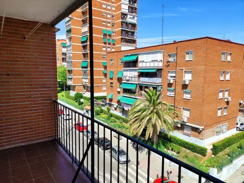 Piso en calle de Camarena, 294