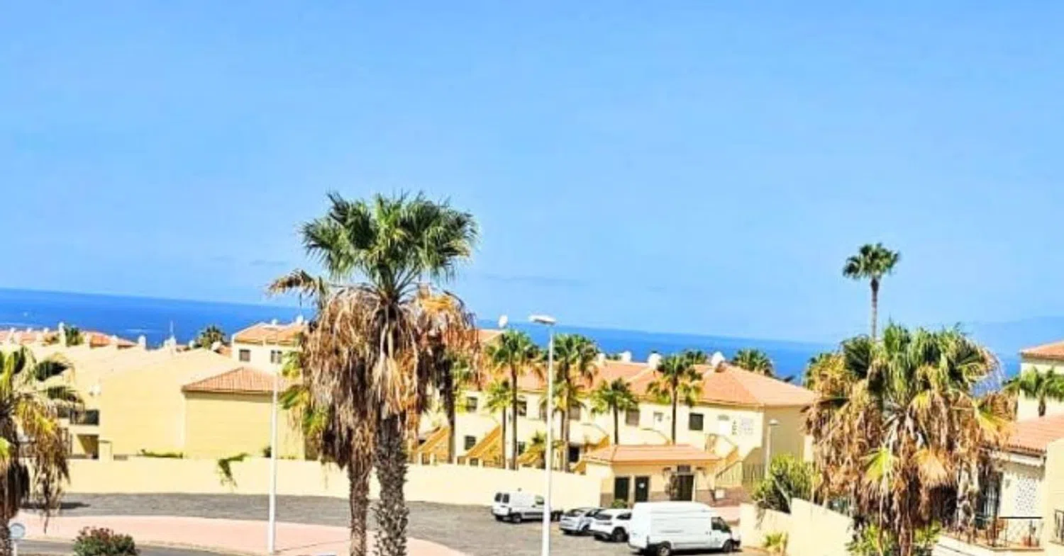 Chalet adosado en Barrio Playa del Duque - Foto 10
