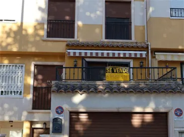 Casa adosada en  Calle Cervantes 50 - Foto 1