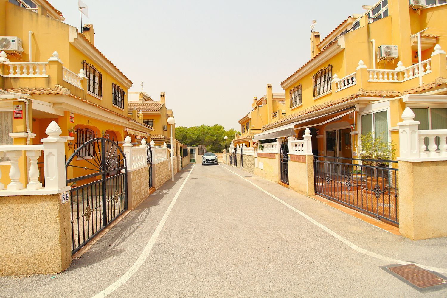 Chalet adosado en Calle Baikal, 8, Zona Lago - Los Almendros - Foto 4