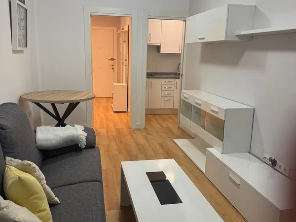 Piso en avenida de los Reyes de España, 26