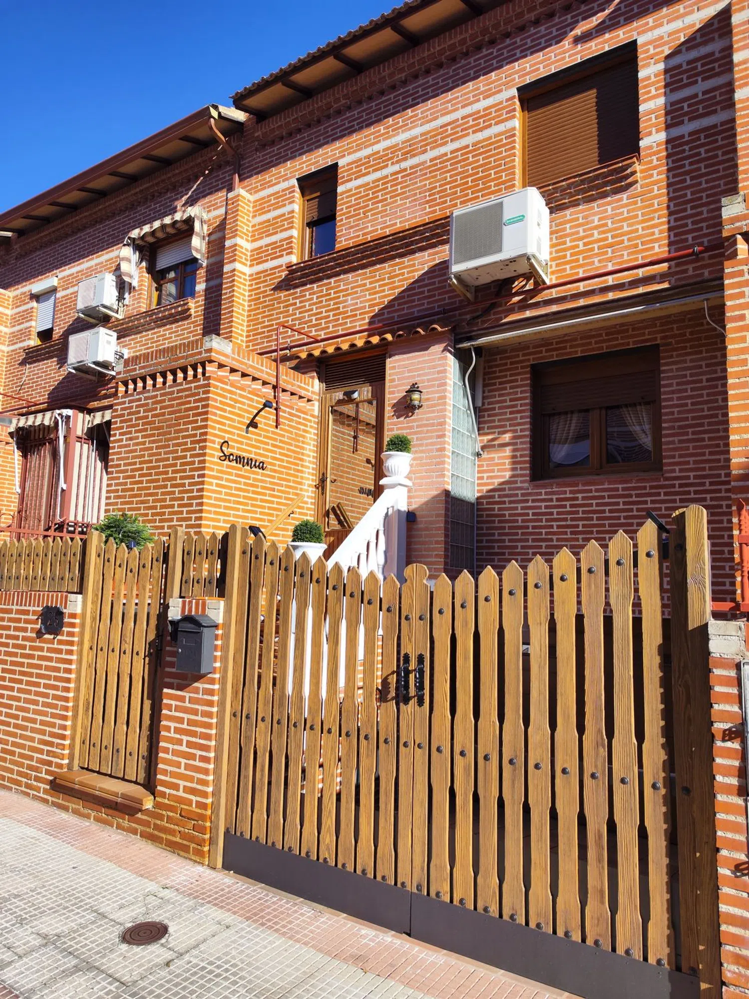 Chalet adosado en calle Azahar, 25 - Foto 1