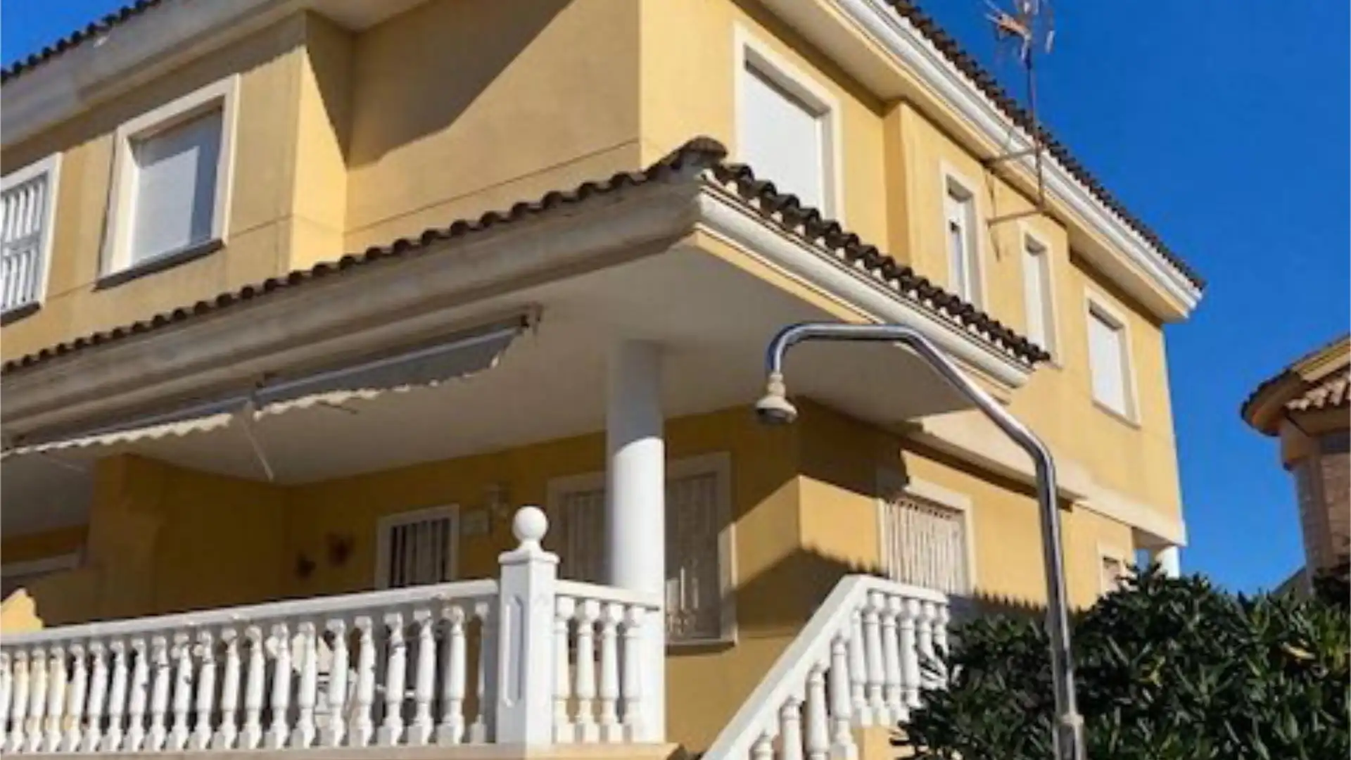 Casa adosada en  Carrer d'Antoni Gaudí 3 - Foto 1