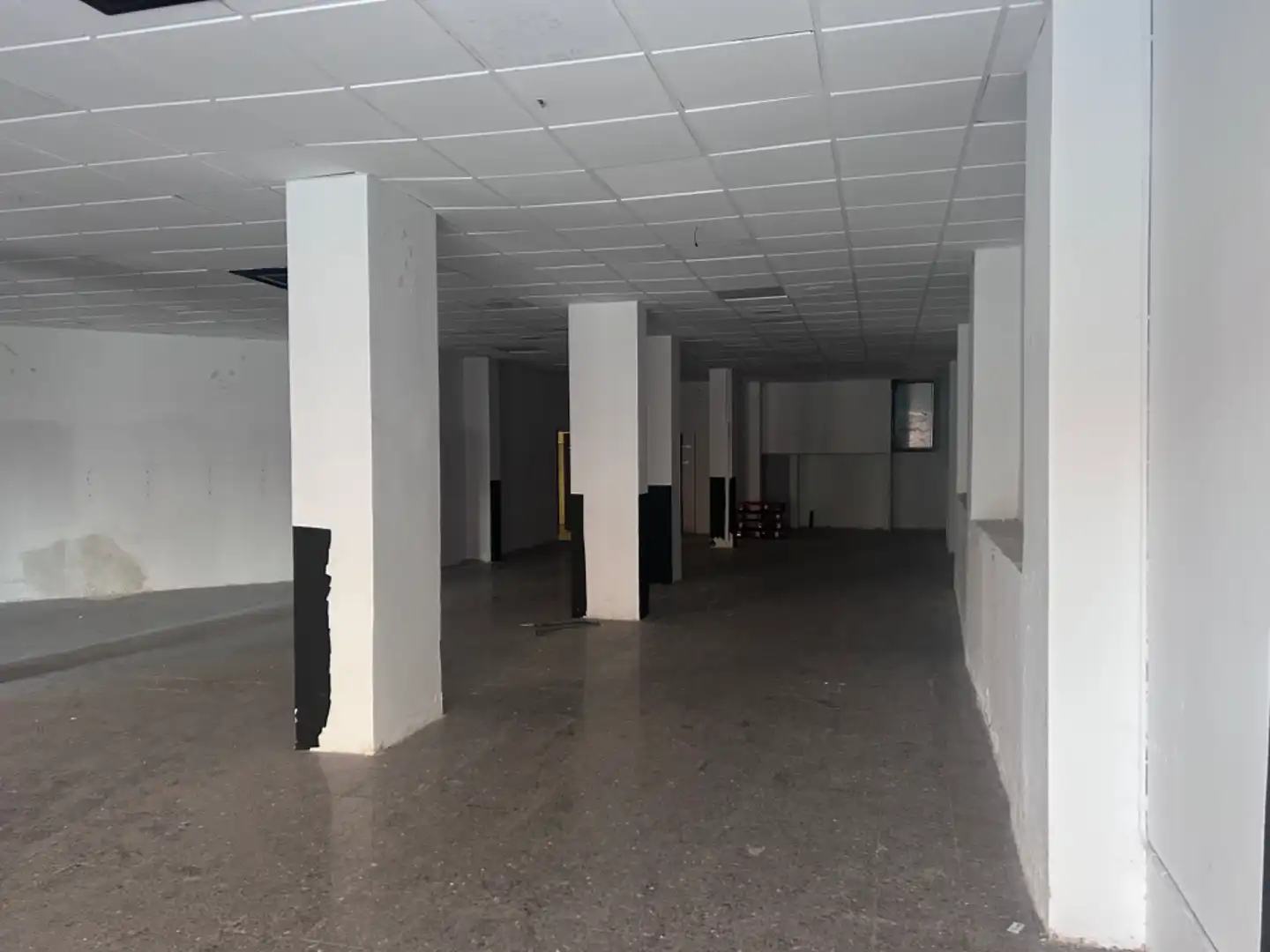 Local comercial en  Avinguda de Josep Tarradellas - Foto 4