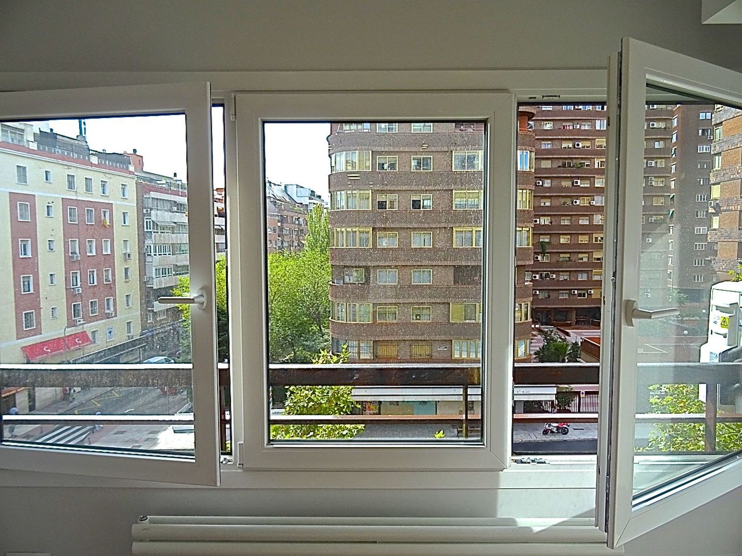 Piso en Avenida de Alberto de Alcocer - Foto 8
