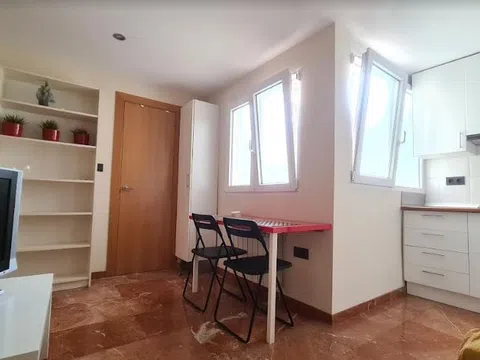 Estudio en calle Sos del Rey Católico, 14