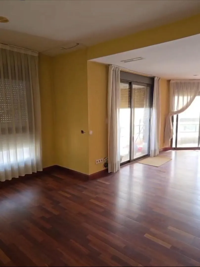 Piso en  Carrer de Ciril Amorós 42 - Foto 1