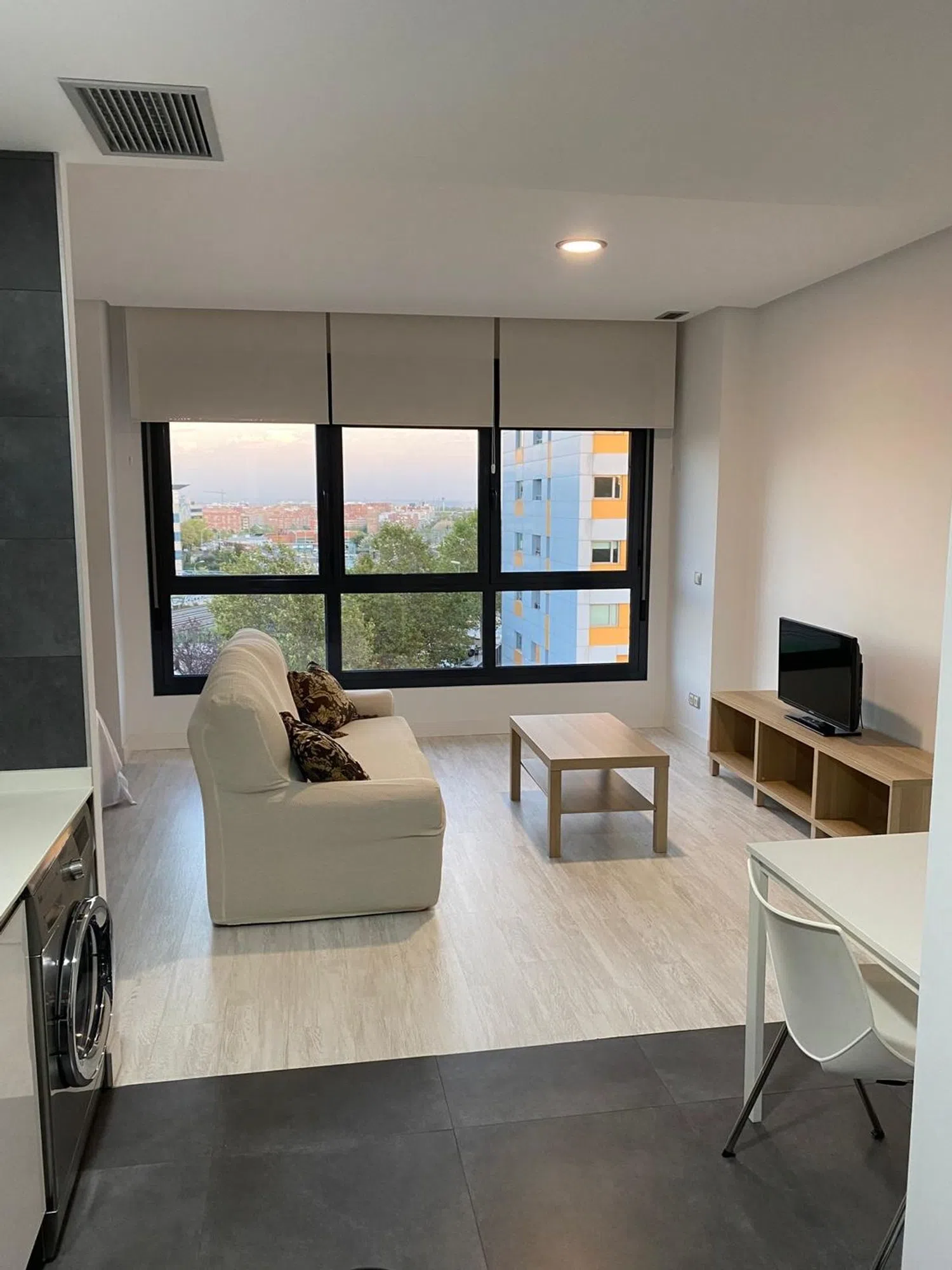 Estudio en calle de Dulce Chacón, 23