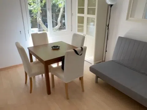 Piso en calle de Viladomat, 230