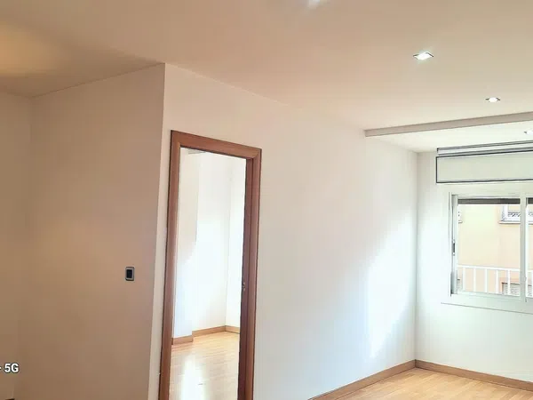 Piso en calle de la Independència, 144 - Foto 5