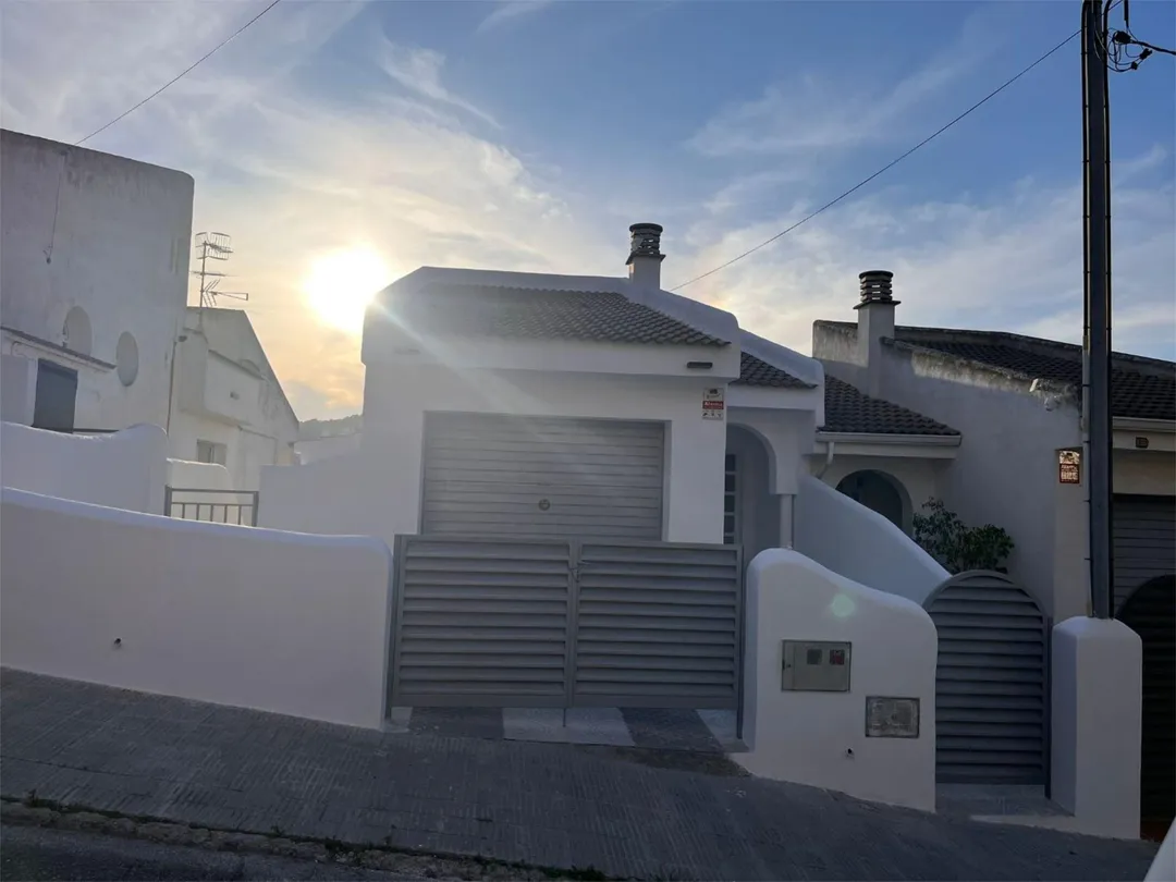 Casa adosada en  Carrer de Bolívia 17 - Foto 2
