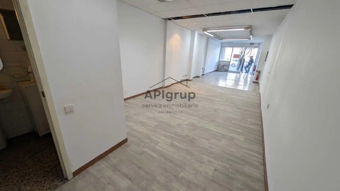 Local comercial en Sabadell - Foto 4