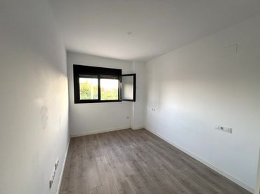 Piso en  Avenida de la Arruzafilla 12 - Foto 4
