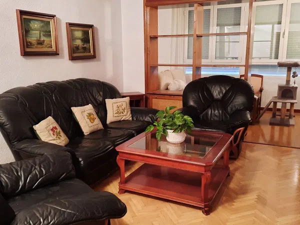 Piso en calle de Ocaña, 147