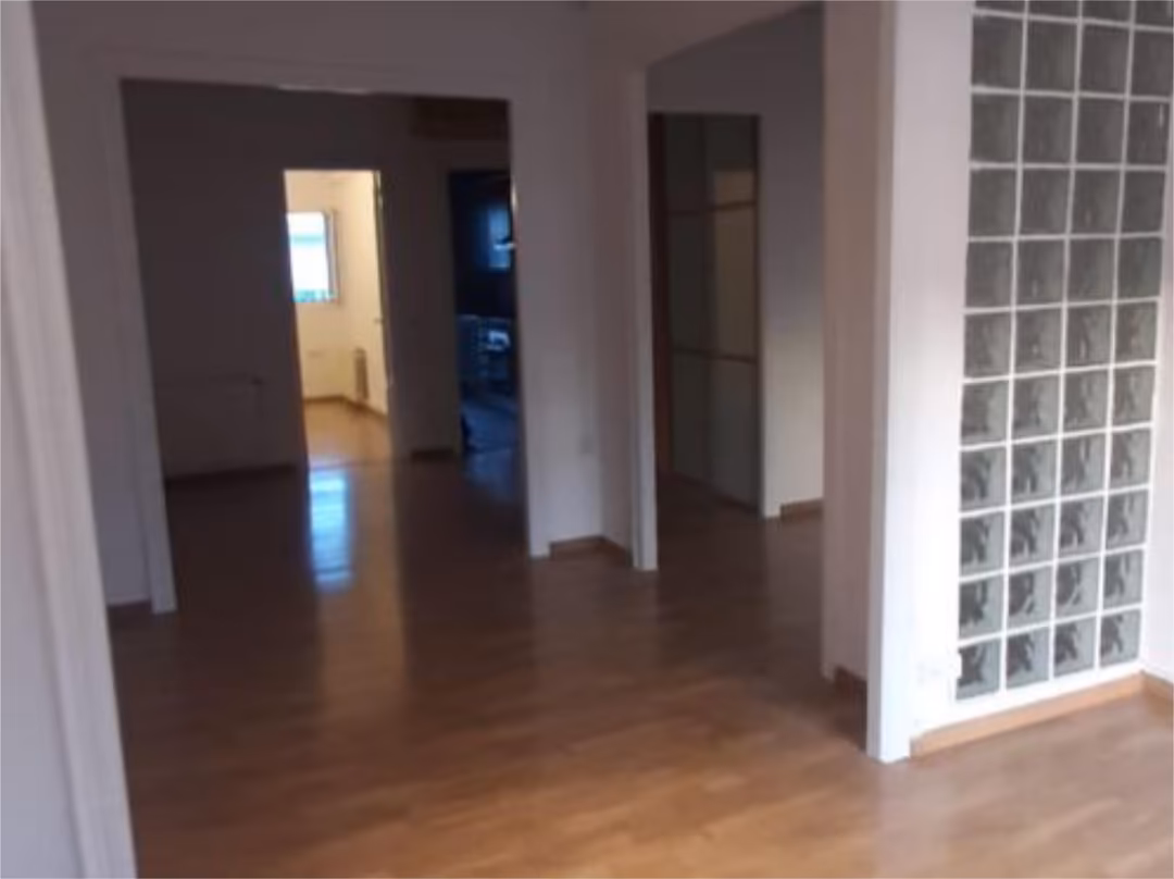 Piso en  Carrer de Sant Joan de Malta 39 - Foto 3