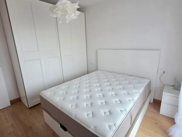 Piso en avenida de los Reyes de España, 26