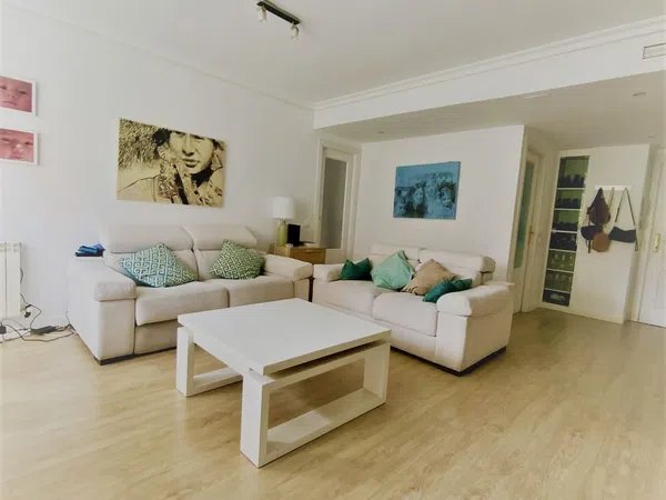 Piso en calle de Isabel Clara Eugenia, 8