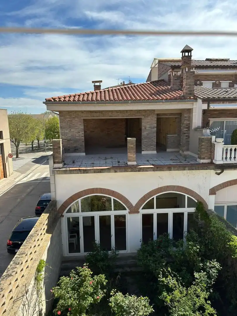 Casa adosada en  Carrer de Gabriel de Tàrrega 18 - Foto 4