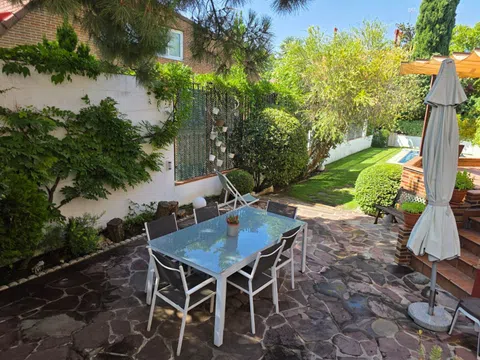 Chalet pareado en avenida de Logroño, 40