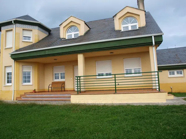 Alquiler de casa o chalet independiente en Soto de la Marina - Foto 1