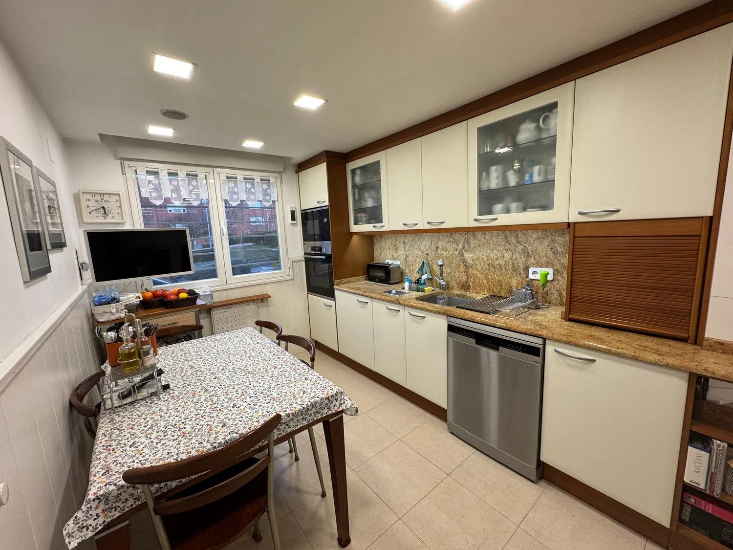 Chalet adosado en Barrio Arroyo del Fresno - Foto 10