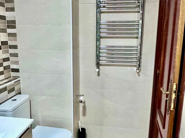 Piso en venta en Avenida Carlos V, 47 - Foto 2