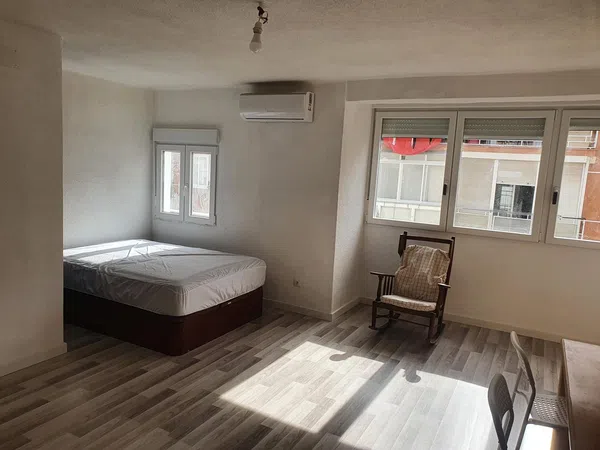 Estudio en calle Ferrocarril, 9