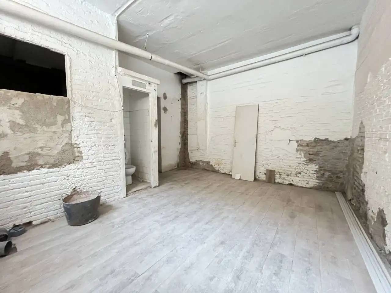 Local comercial en  Calle Violant de Hungría Reina de Aragón 159 - Foto 4