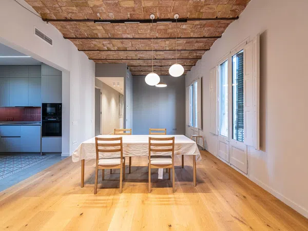 Piso en calle de la Diputació, 222