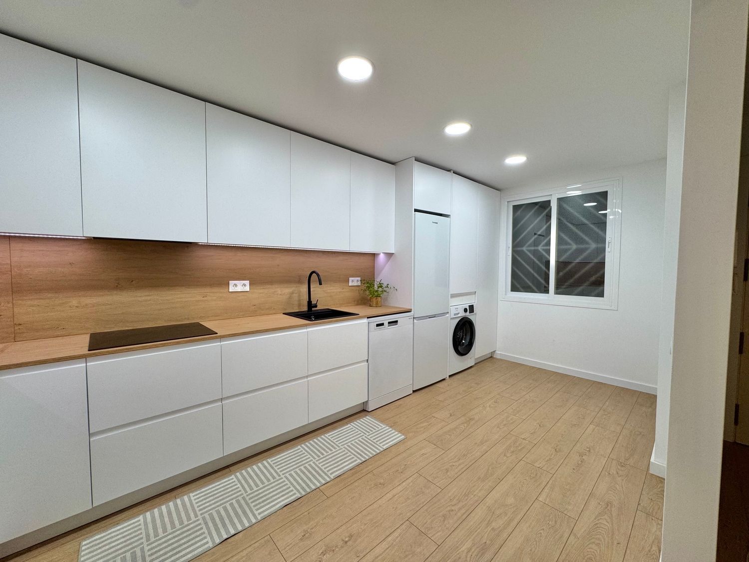 Chalet adosado en calle Pepa Flores Marisol, 30 - Foto 1