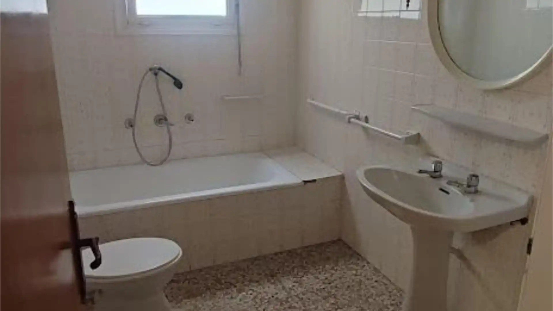 Piso en  Plaça del Bisbe Siuri 5 - Foto 4