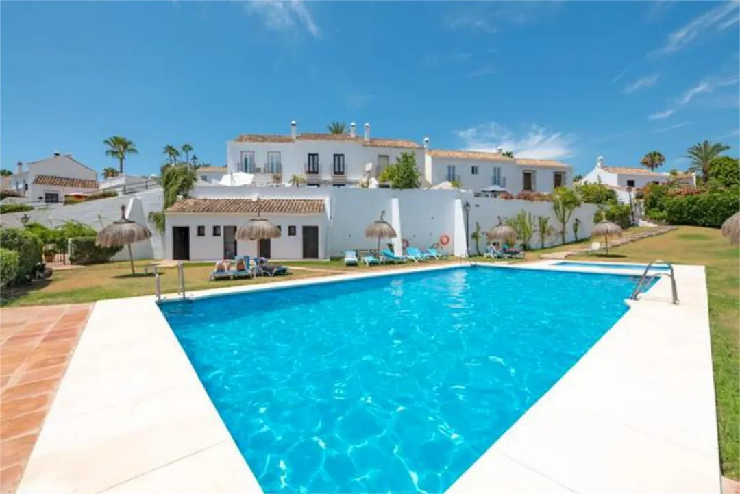 Casa adosada en Aloha - Foto 8