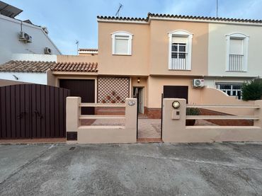 Casa adosada en  Calle los Ángeles 3B - Foto 1
